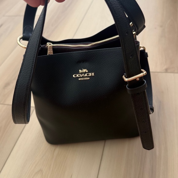 Coach Town Bucket Bag Black Leather Gold Crossbody Tote Code H208-91122 - Picture 12 of 17